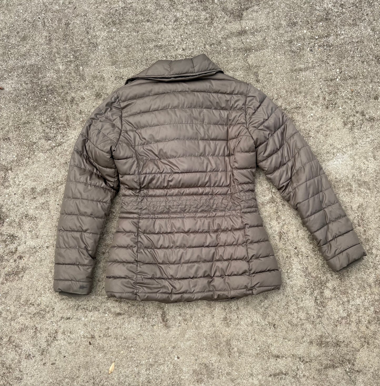 RM WILLIAMS SEMI-FITTED PUFFER JACKET