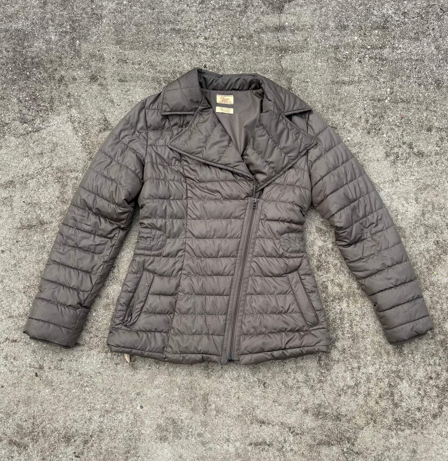 RM WILLIAMS SEMI-FITTED PUFFER JACKET